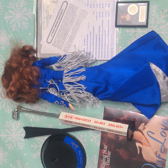 Collector Grand Opry Barbie Doll - Picture 11 of 11